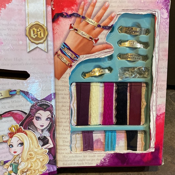 New Ever After High Wrap Bracelet Kit. Opened book with supplies intact. - Picture 5 of 10